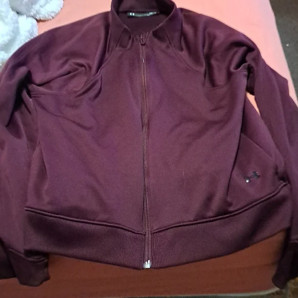 UNDER ARMOUR ZIPUP SIZE MEDIUM - Picture 2 of 2